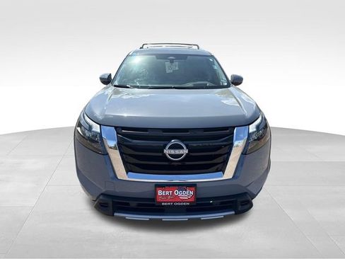 Certified 2025 Nissan Pathfinder Platinum AWD/4WD image 2