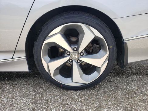 Used 2018 Honda Accord Touring image 27