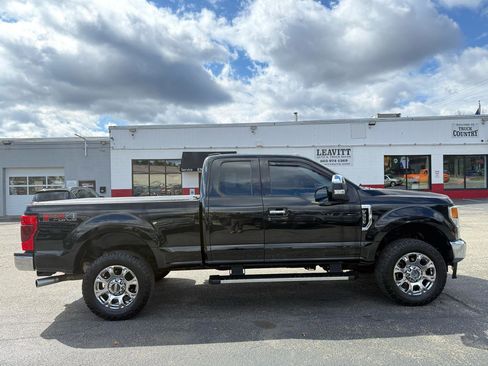 Used 2021 Ford F350 Lariat w/ Chrome Package image 17
