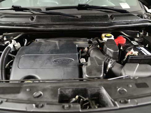 Used 2017 Ford Explorer XLT w/ Equipment Group 202A image 15