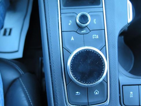 Used 2024 Cadillac XT4 Premium Luxury image 13