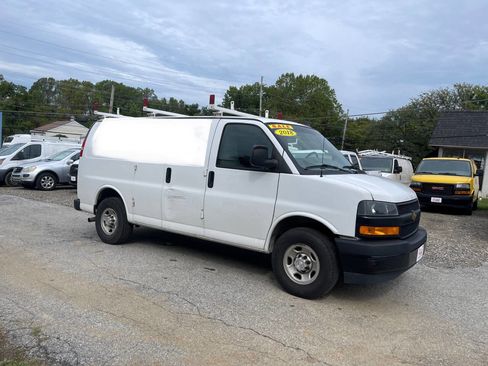 Used 2018 Chevrolet Express 2500 w/ Driver Convenience Package image 4