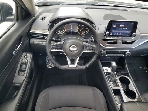 Used 2024 Nissan Altima 2.5 SV image 14