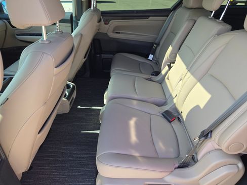 Used 2024 Honda Odyssey Touring image 14