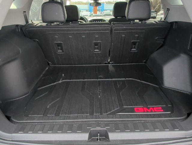 Used 2023 GMC Terrain SLT w/ LPO, Floor Liner Package FWD image 33