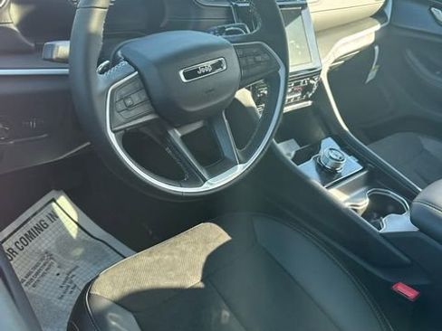 New 2025 Jeep Grand Cherokee L Altitude image 4