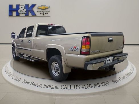Used 2004 GMC Sierra 2500 SLE w/ Heavy-Duty Power Package AWD/4WD image 4