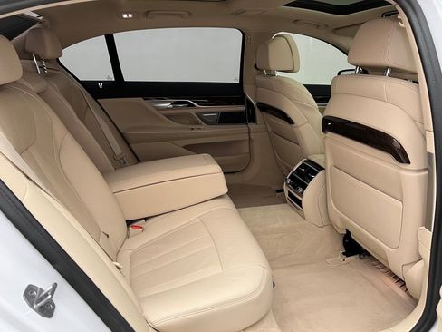 Used 2022 BMW 740i image 15