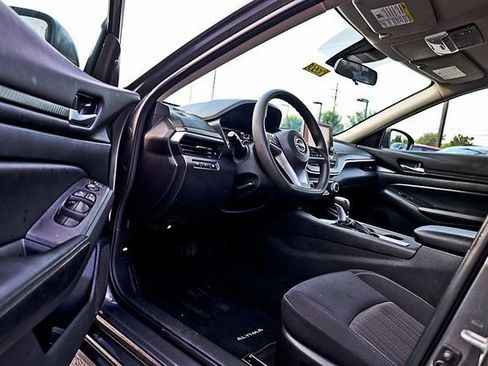 Used 2025 Nissan Altima 2.5 SV image 28