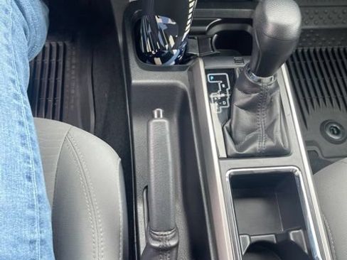Used 2019 Toyota Tacoma SR5 AWD/4WD image 25