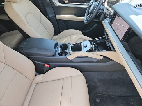 Certified 2026 Porsche Cayenne AWD/4WD image 15