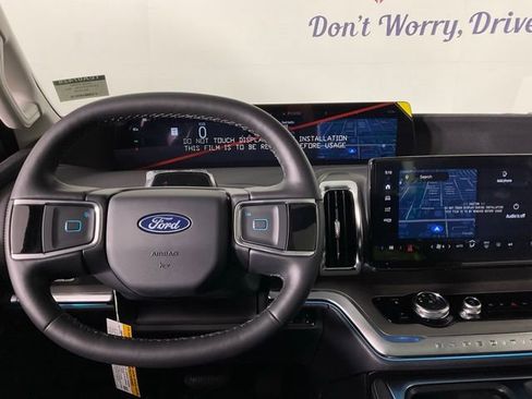 New 2026 Ford Expedition Platinum image 19