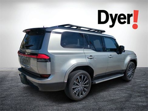 Used 2024 Lexus GX 550 image 3