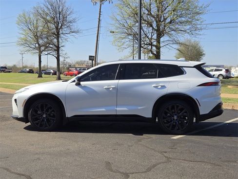 Used 2025 Toyota Crown Signia image 4