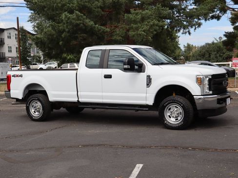 Used 2018 Ford F250 XL w/ Power Equipment Group AWD/4WD image 2