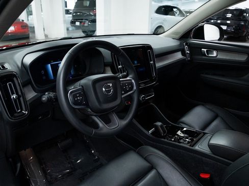 Used 2024 Volvo XC40 B5 Plus AWD/4WD image 18