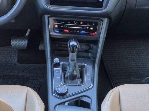 Used 2022 Volkswagen Tiguan SE image 10