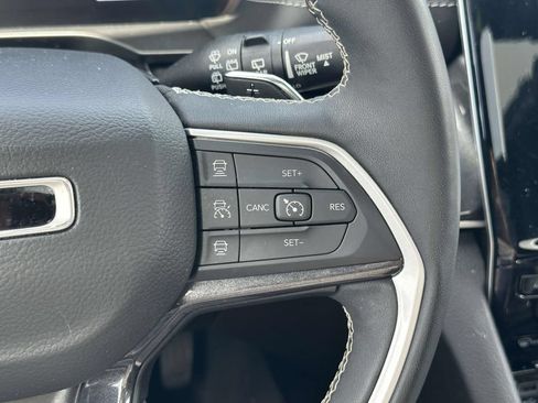 Used 2023 Jeep Grand Cherokee L Laredo AWD/4WD image 23