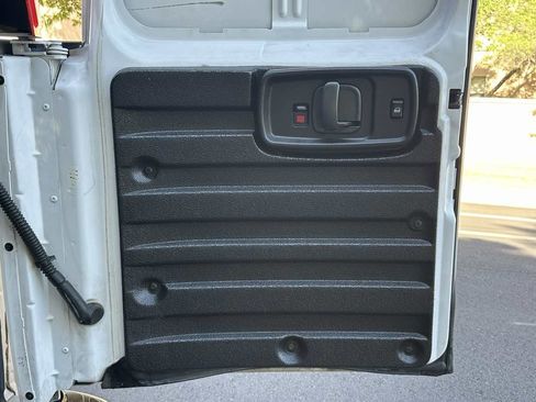 Used 2017 Chevrolet Express 2500 RWD image 20
