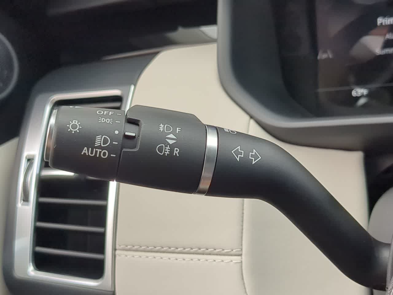 Certified 2025 Land Rover Discovery S AWD/4WD image 27