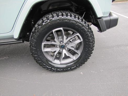 Used 2024 Jeep Wrangler Unlimited w/ Convenience Group AWD/4WD image 25