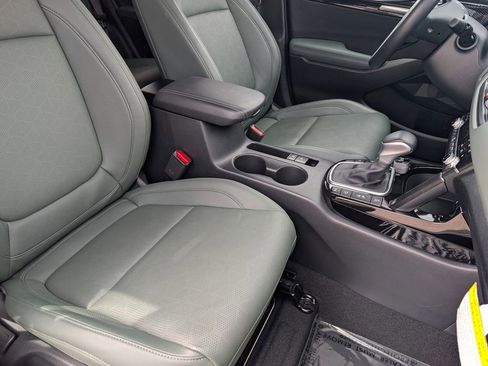 Certified 2025 Kia Seltos SX w/ SX Sunroof Package image 24