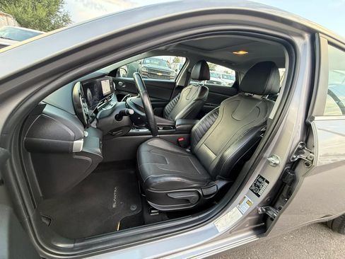 Used 2023 Hyundai Elantra Limited FWD image 17