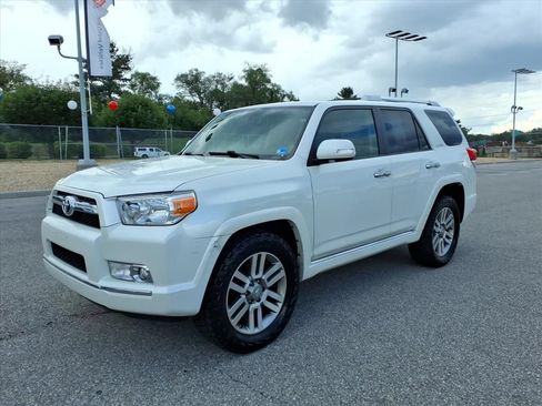 Used 2011 Toyota 4Runner Limited AWD/4WD image 9