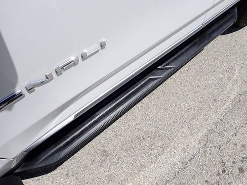 Used 2021 GMC Yukon Denali AWD/4WD image 13
