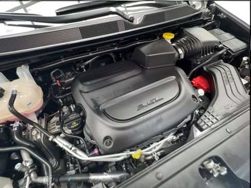 Used 2026 Chrysler Pacifica Limited w/ S Appearance Package FWD image 17