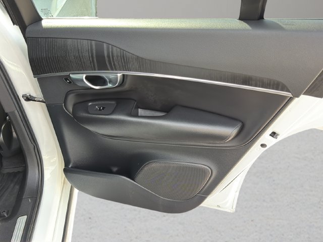 Used 2020 Volvo XC90 T5 Momentum FWD image 14