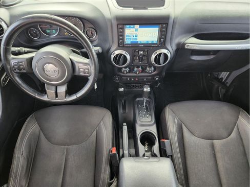 Used 2015 Jeep Wrangler Unlimited Sahara w/ Connectivity Group AWD/4WD image 26