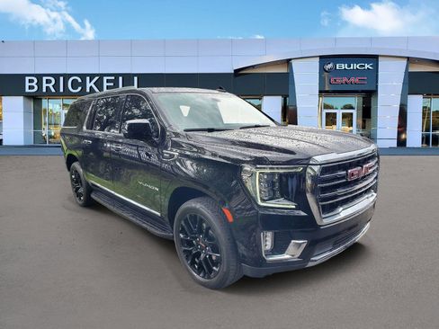Used 2023 GMC Yukon XL SLT w/ SLT Premium Package AWD/4WD image 2