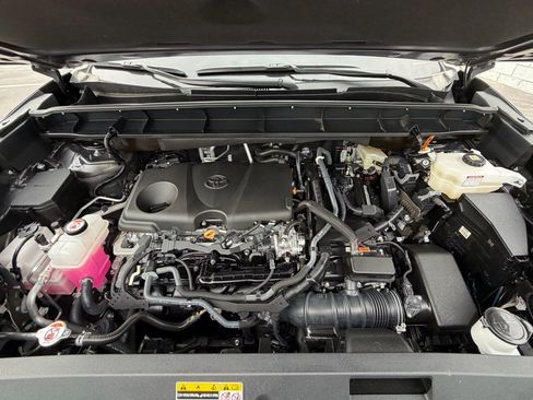 Certified 2024 Toyota Highlander XLE image 33