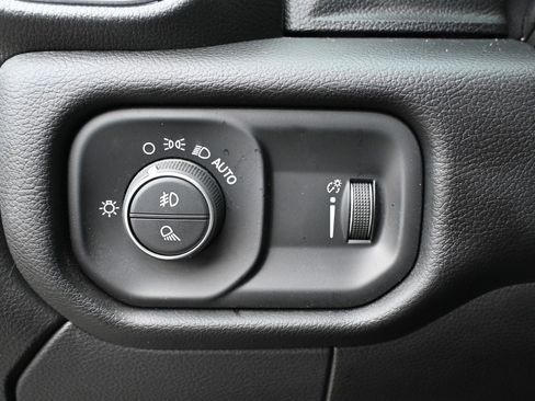 Used 2024 RAM 2500 Big Horn AWD/4WD image 11