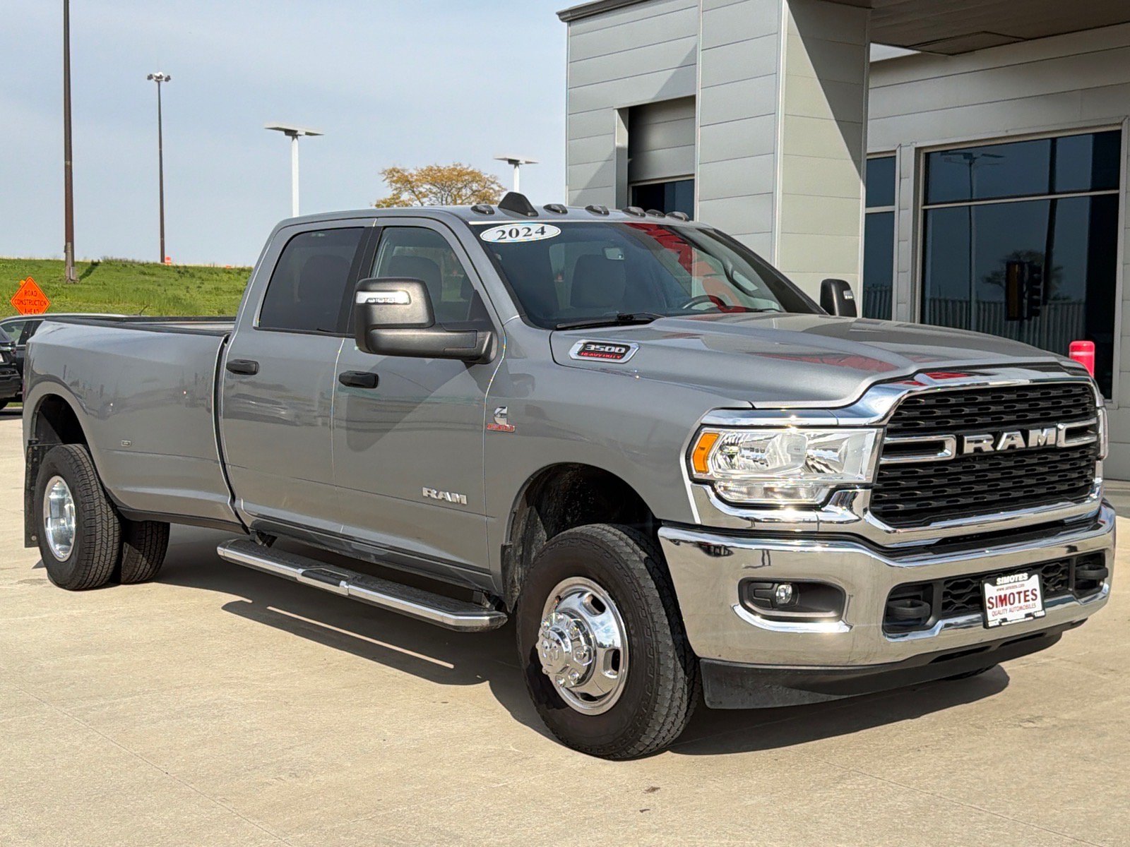 Used 2024 RAM 3500 Big Horn AWD/4WD image 2