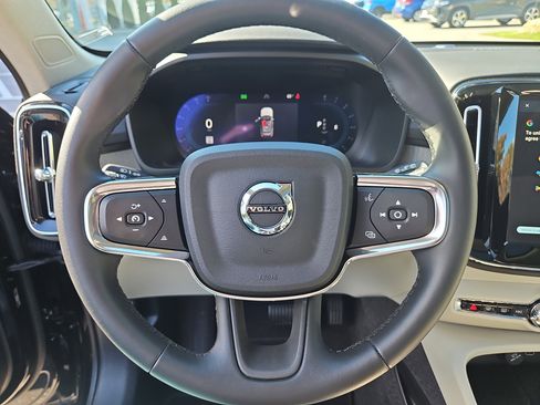 Used 2025 Volvo XC40 B5 Ultra w/ Climate Package image 23