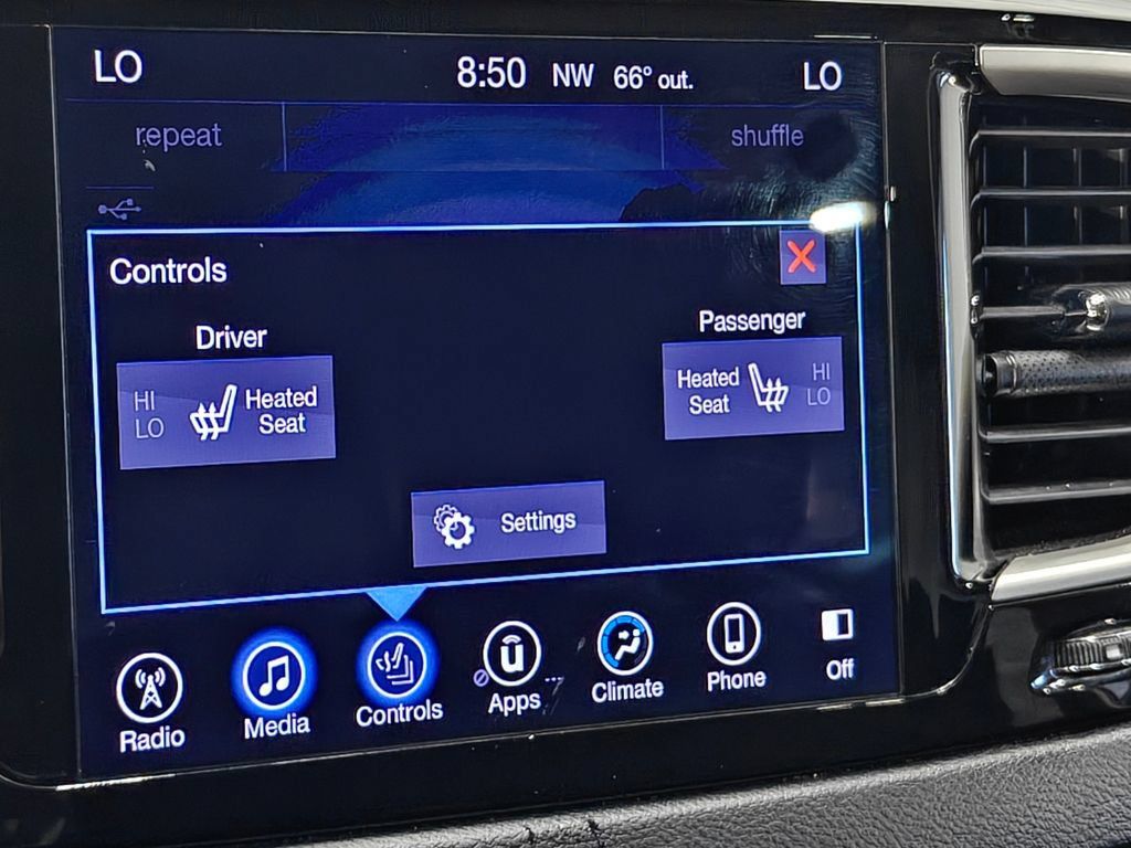 Used 2017 Chrysler Pacifica Touring-L FWD image 38