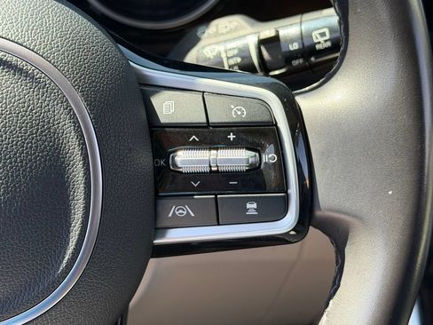 Used 2024 Kia Carnival EX FWD image 14