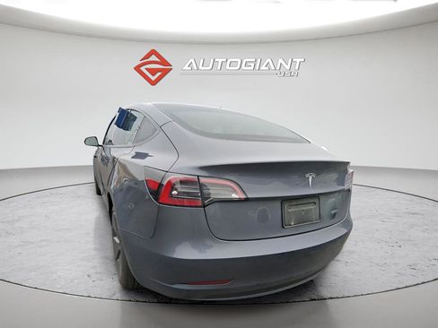Used 2023 Tesla Model 3 Standard Range image 3