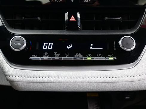 Used 2025 Toyota Corolla SE w/ SE Premium Package AWD/4WD image 20