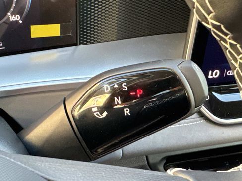 New 2026 Volkswagen Tiguan SE image 23