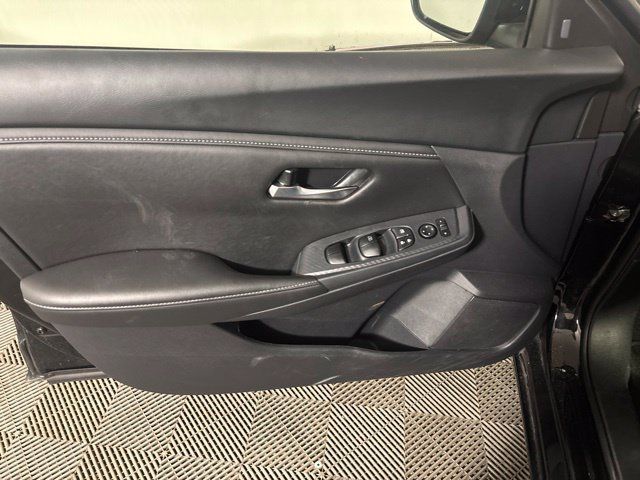Used 2025 Nissan Sentra SV FWD image 17