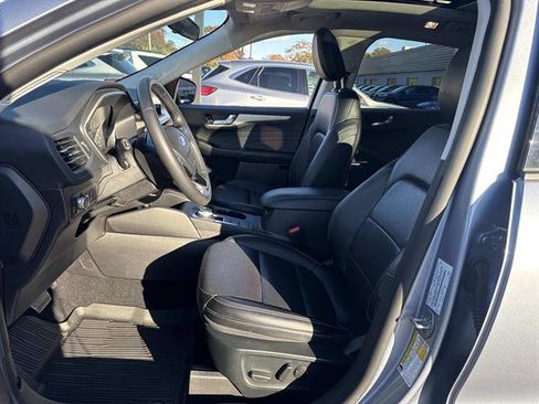 Used 2022 Ford Escape SEL image 9