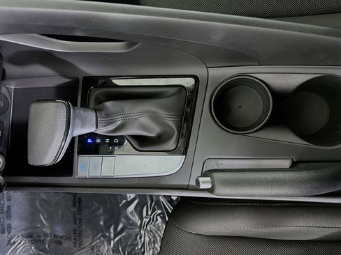 Used 2025 Hyundai Elantra SE image 21