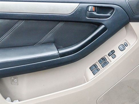 Used 2004 Toyota 4Runner SR5 image 26