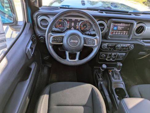 Used 2019 Jeep Wrangler Unlimited Sahara image 15