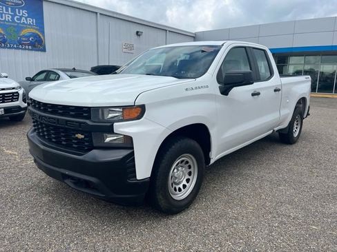 Used 2020 Chevrolet Silverado 1500 W/T w/ Trailering Package AWD/4WD image 2