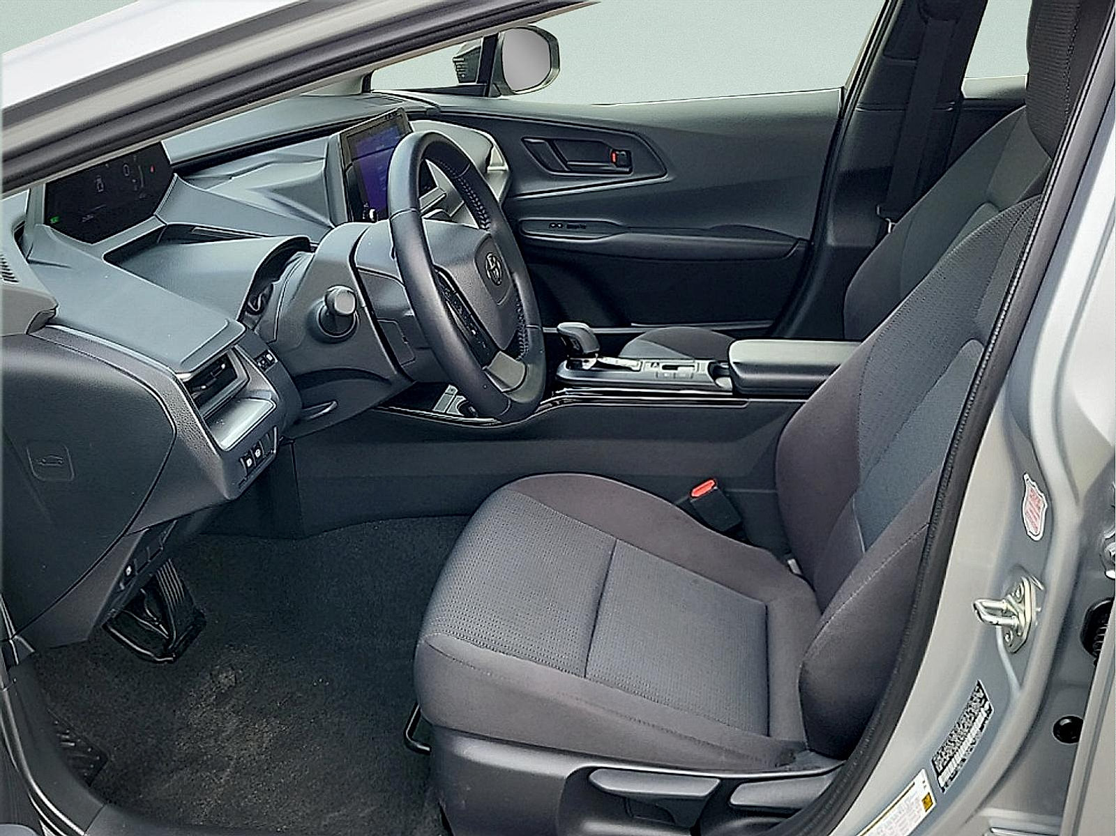 Used 2025 Toyota Prius LE FWD image 13