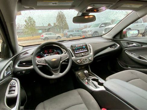 Used 2017 Chevrolet Malibu LT image 32